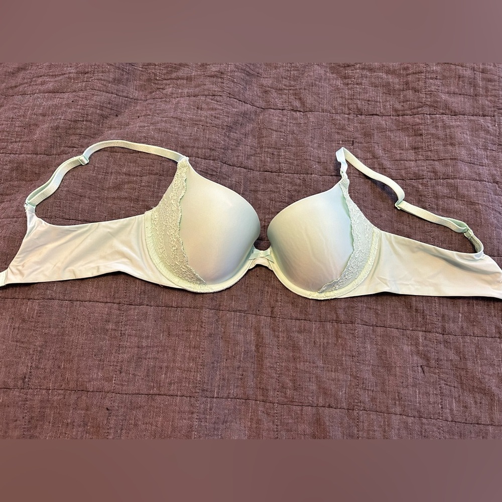Victoria’s Secret bra • mint green